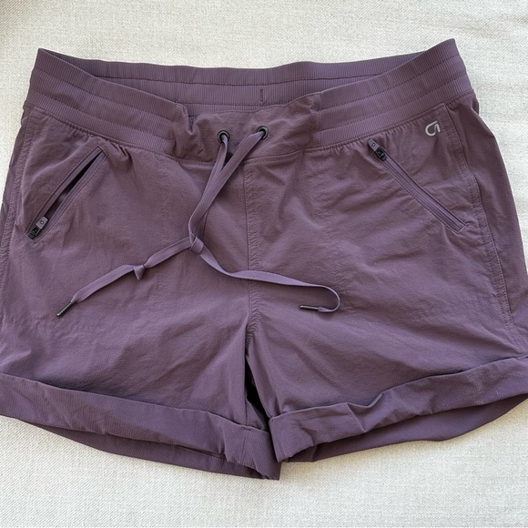 GapFit 4" Hiking Shorts black plum, medium - Picture 3 of 9